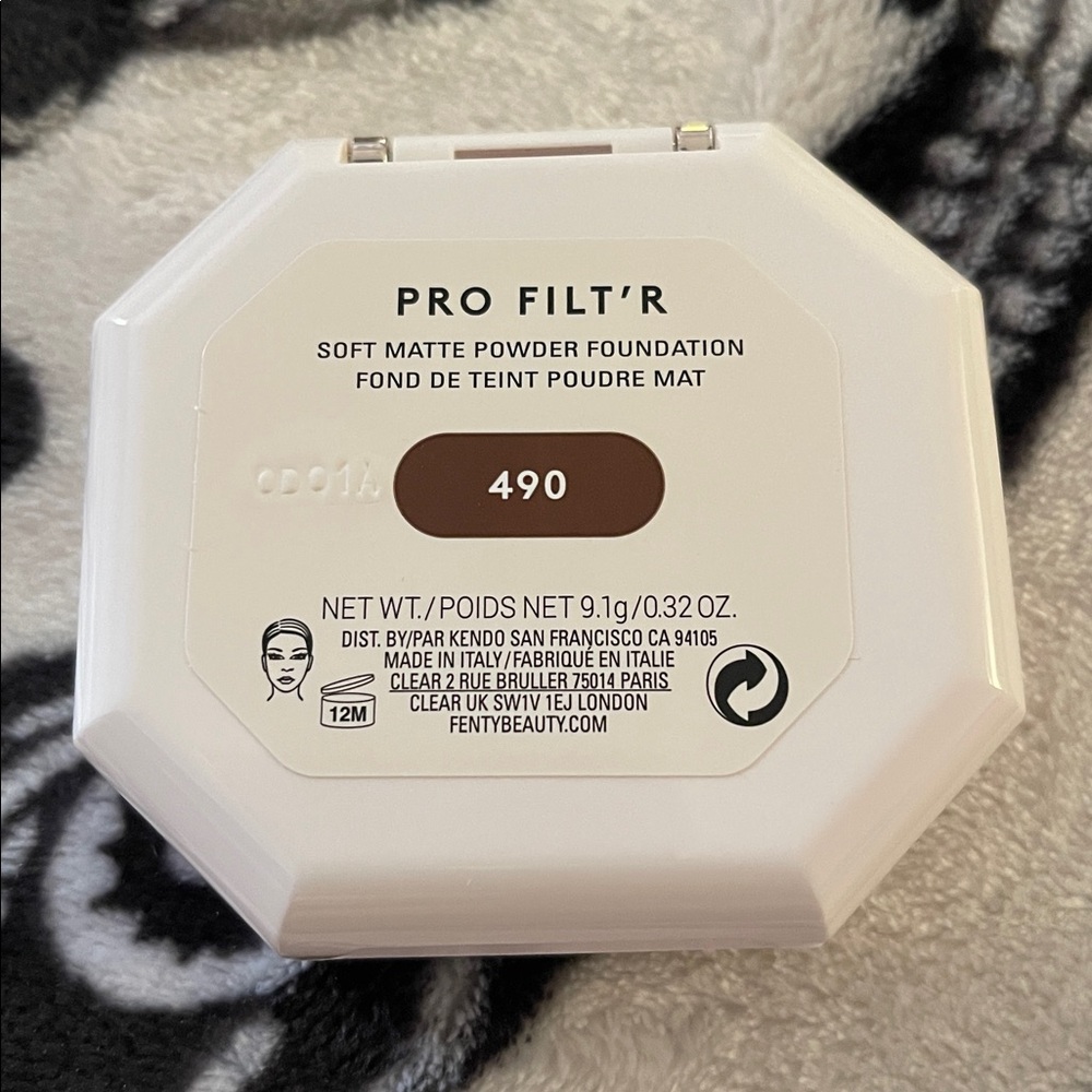 Fenty 490 Pro Filt’r Soft Matte Longwear Powder Foundation - Picture 5 of 6